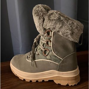 Roxy | Women’s | Rich NUBUCK Leather | Pale green | Yuma | Lace up Boot | Size 9